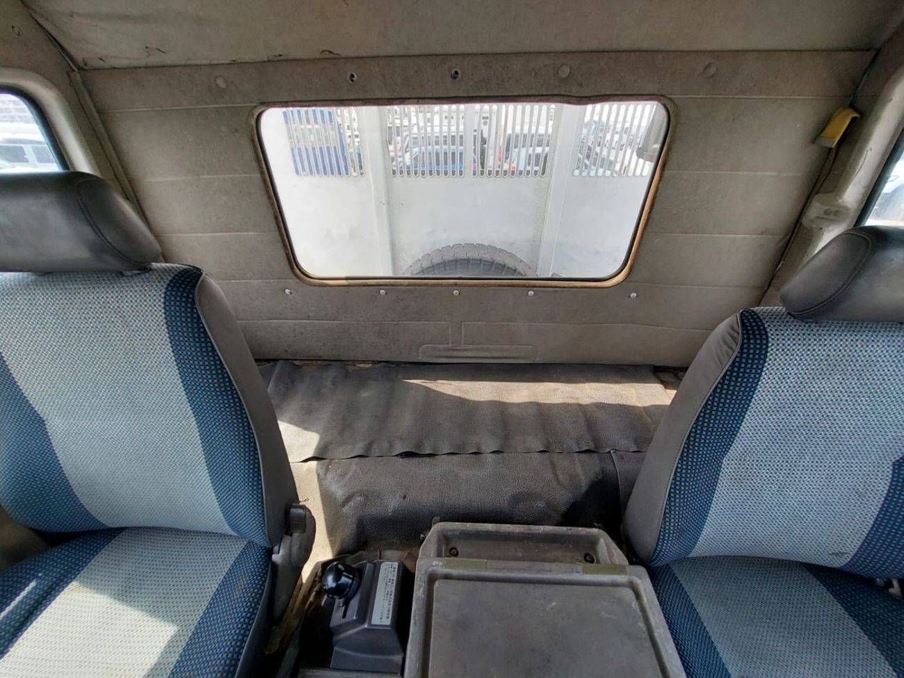 Mitsubishi Fighter (RAMADAN OFFER) MITSUBISHI FIGHTER TRUCK RHD 1990 MODEL 7.5 L DIESEL MANUAL(PM40032)