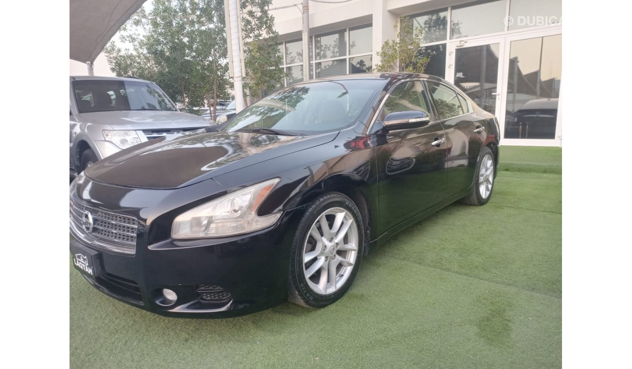 Nissan Maxima Imported 2014 model number one leather hatch control sensors leather alloy wheels in excellent condi