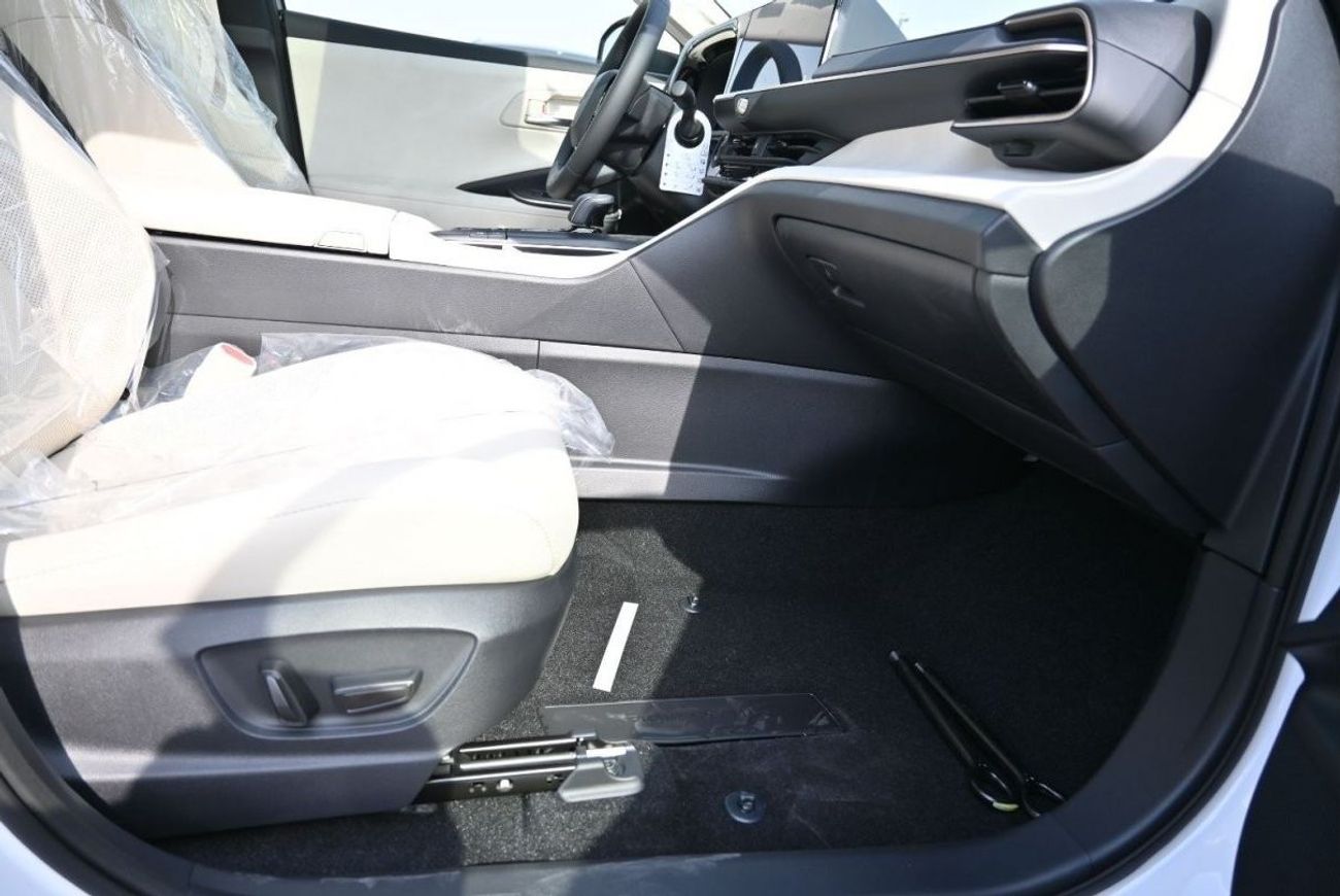 تويوتا كراون تويوتا كراون 2.5 لتر هايبرد، سيدان، دفع أمامي، 4 أبواب، لون أبيض، موديل 2023