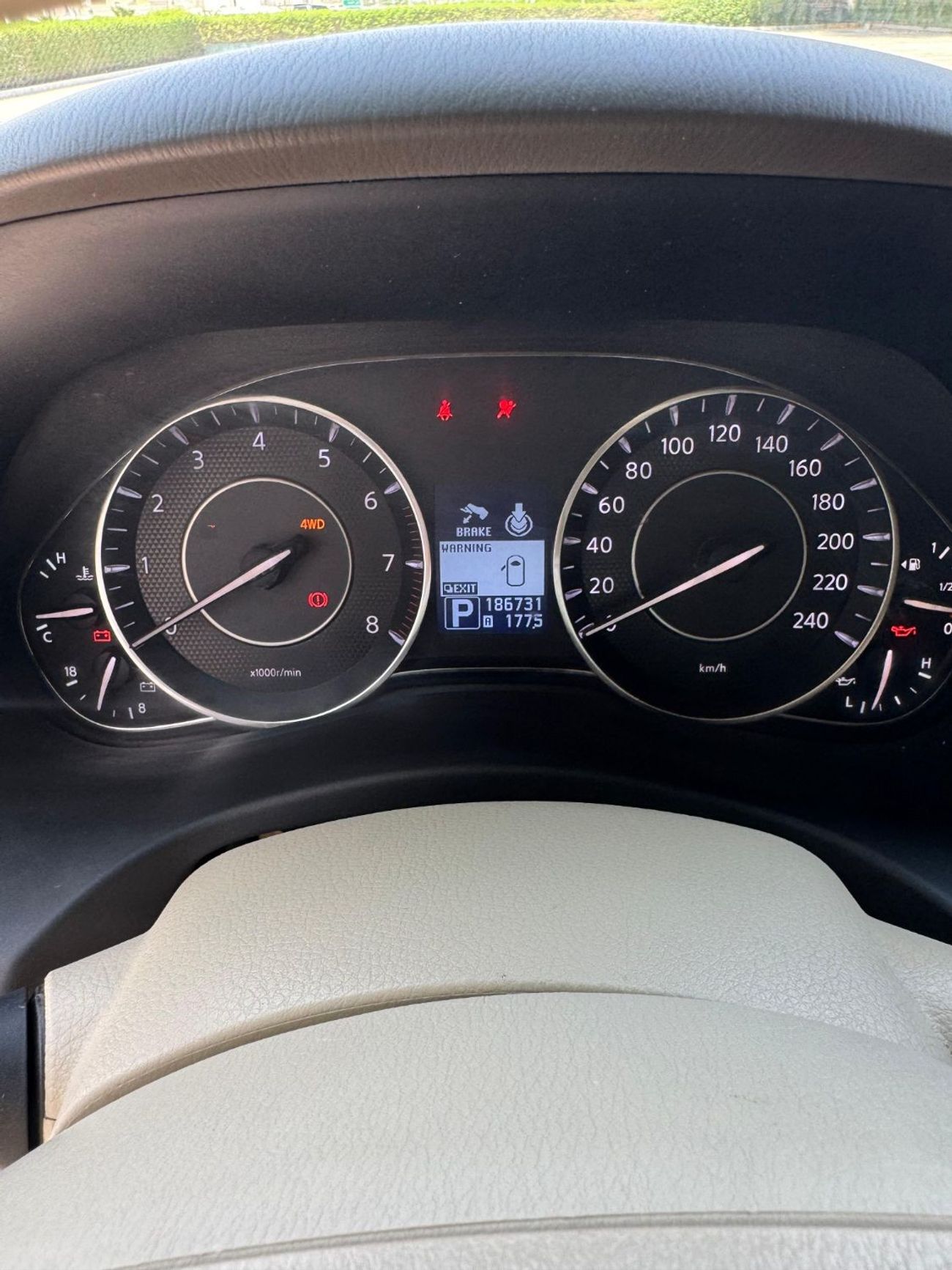 نيسان باترول Nissan patrol 2010 V8 big engine Gcc Full options