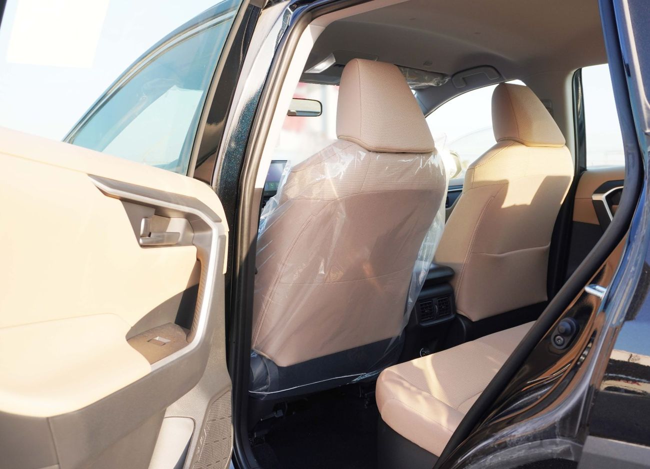 تويوتا راف ٤ 2.5L HEV (REAR CAMERA AND PARKING SENSORS)