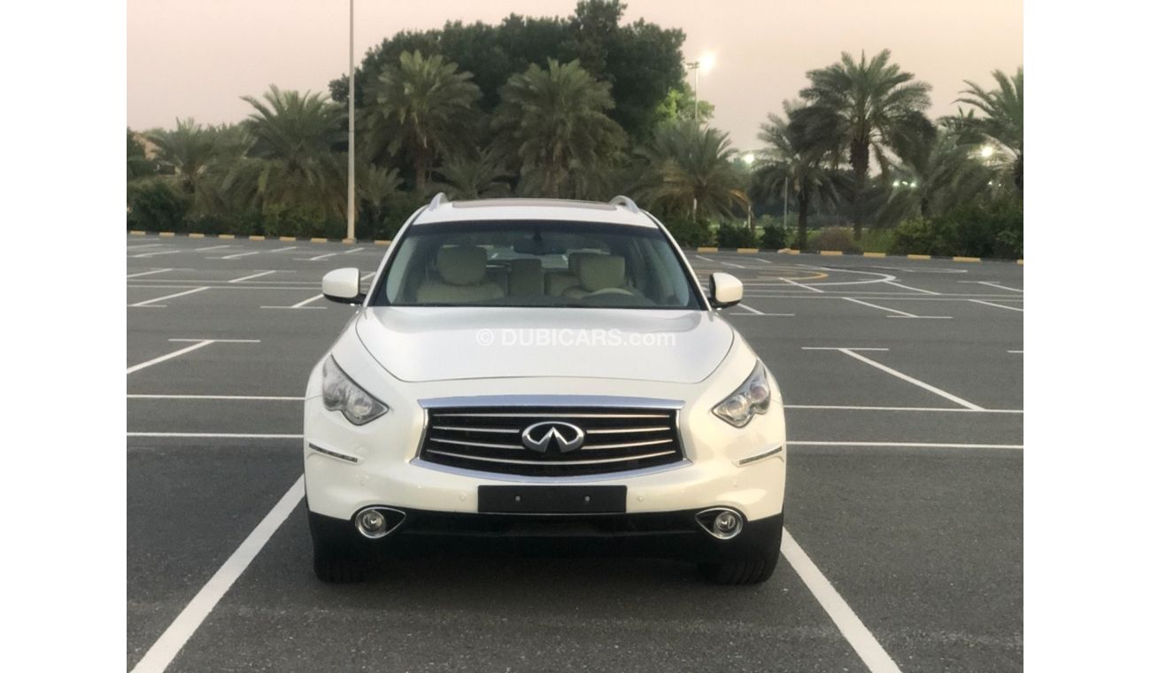 Infiniti QX70 Luxury Plus MODEL 2014 GCC CAR PERFECT CONDITION INSIDE AND OUTSIDE FULL OPTION SUN ROOF LEATHER SEA