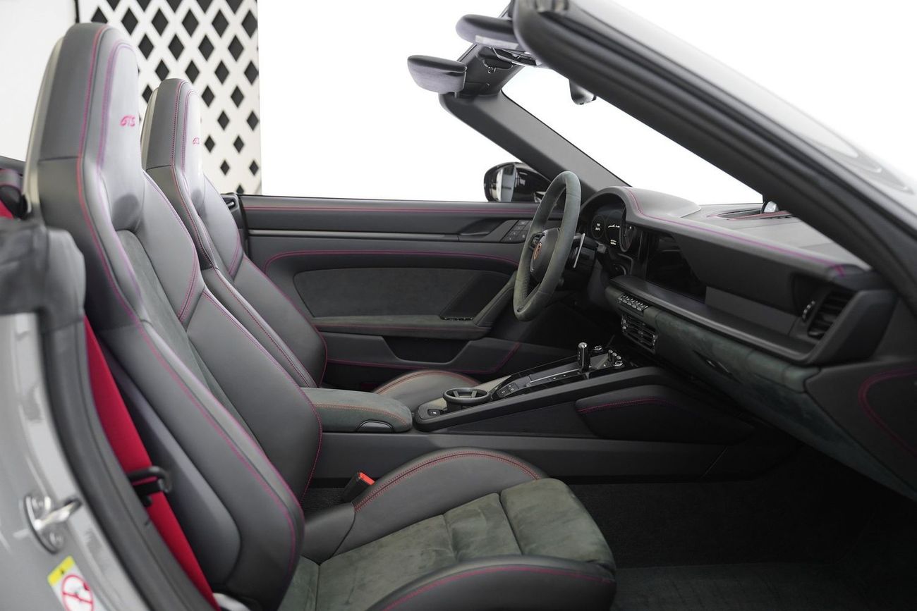 بورش 911 Carrera GTS 3.0L (475 HP) Convertible