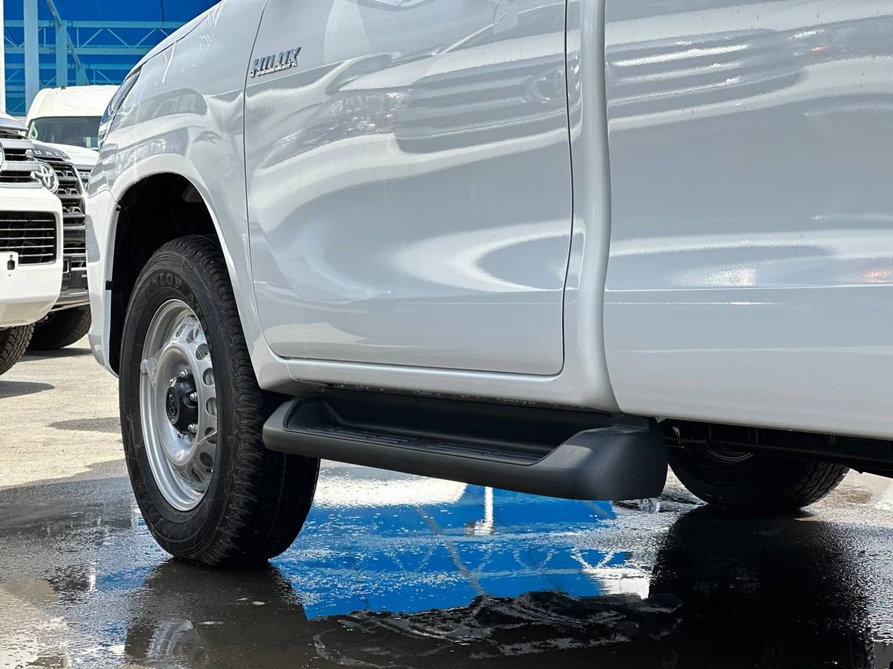 تويوتا هيلوكس سنغل كبين 2.4 لتر 4X4 ديزل ناقل حركة يدوي // 2026 // المواصفات القياسية: نوافذ كهربائية، مشغل DVD //