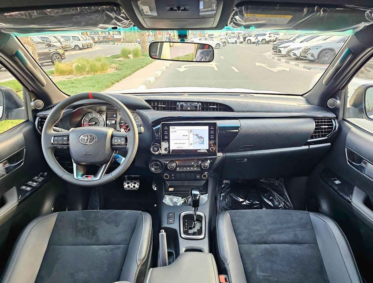 تويوتا هيلوكس GR SPORT / 4.0L V6 / DRIVER POWER SEAT WITH ROLL BAR / "4" CAMERAS (CODE # HPGRV6AF)