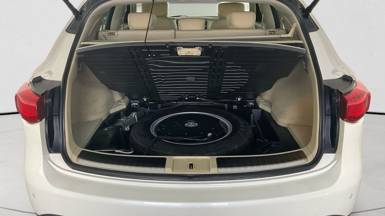 Infiniti QX70 Luxury / Luxe Sensory | upto AED 20,000 Ramadan Discount | Guaranteed Warranty | 0 Down Payment