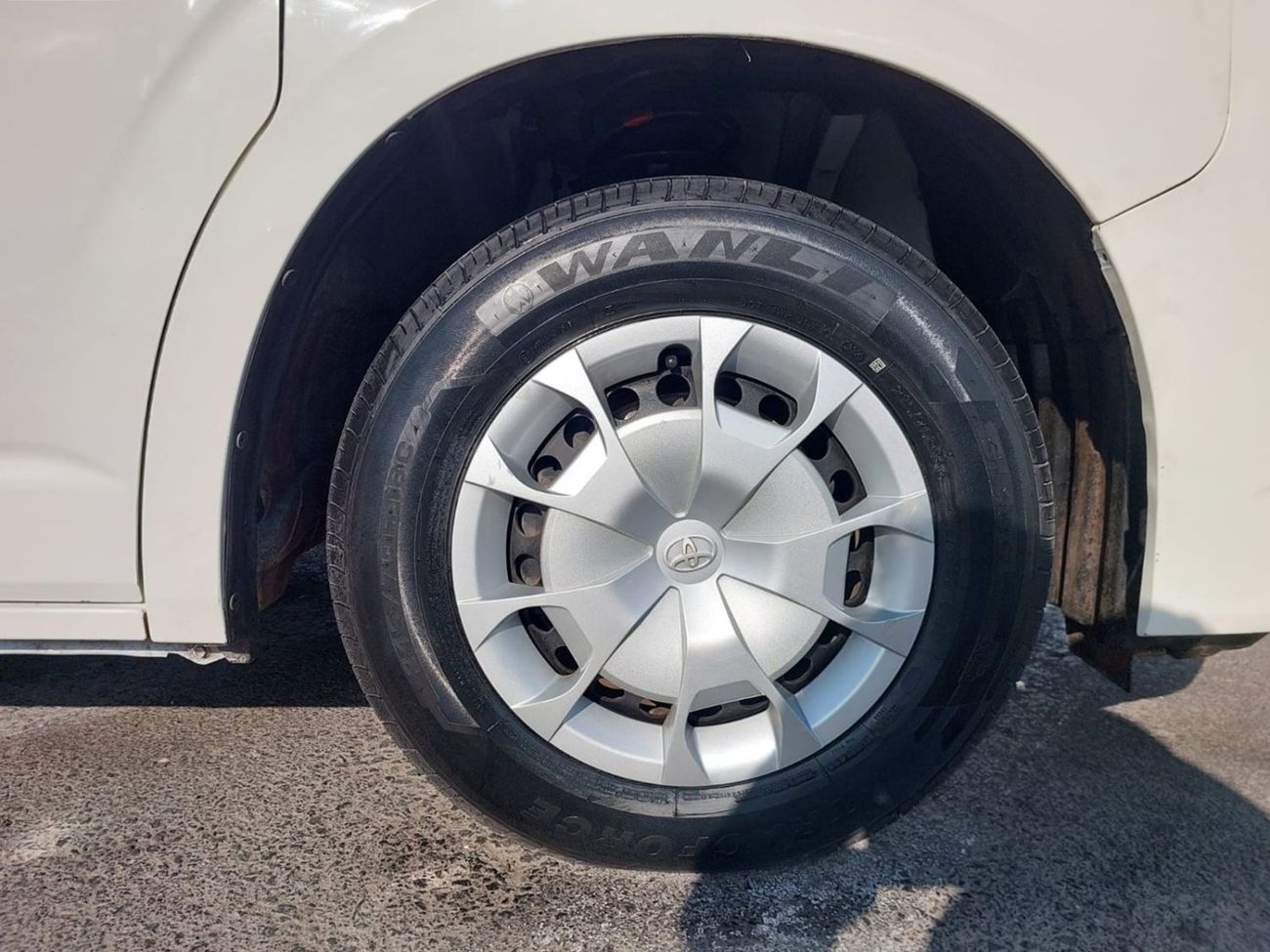 Toyota Hiace TOYOTA HIACE COMMUTER VAN RHD 2020 MODEL 2.8 L DIESEL AUTOMATIC(PM14152)