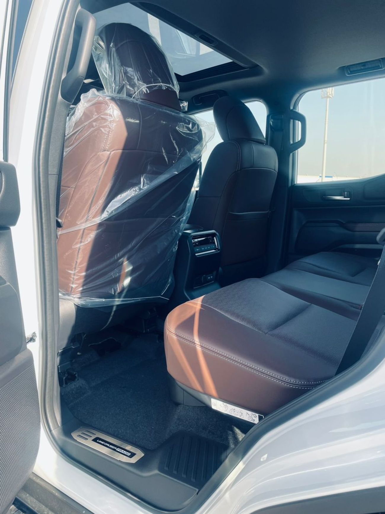 تويوتا برادو Adventure Dual Tone 2.4T