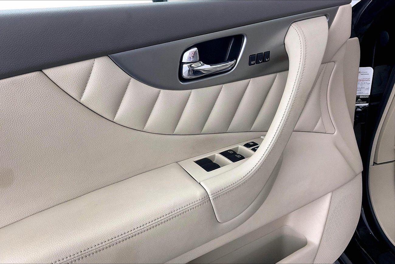 Infiniti QX70 Luxury / Luxe Sensory | Guaranteed Warranty | 0 Down Payment