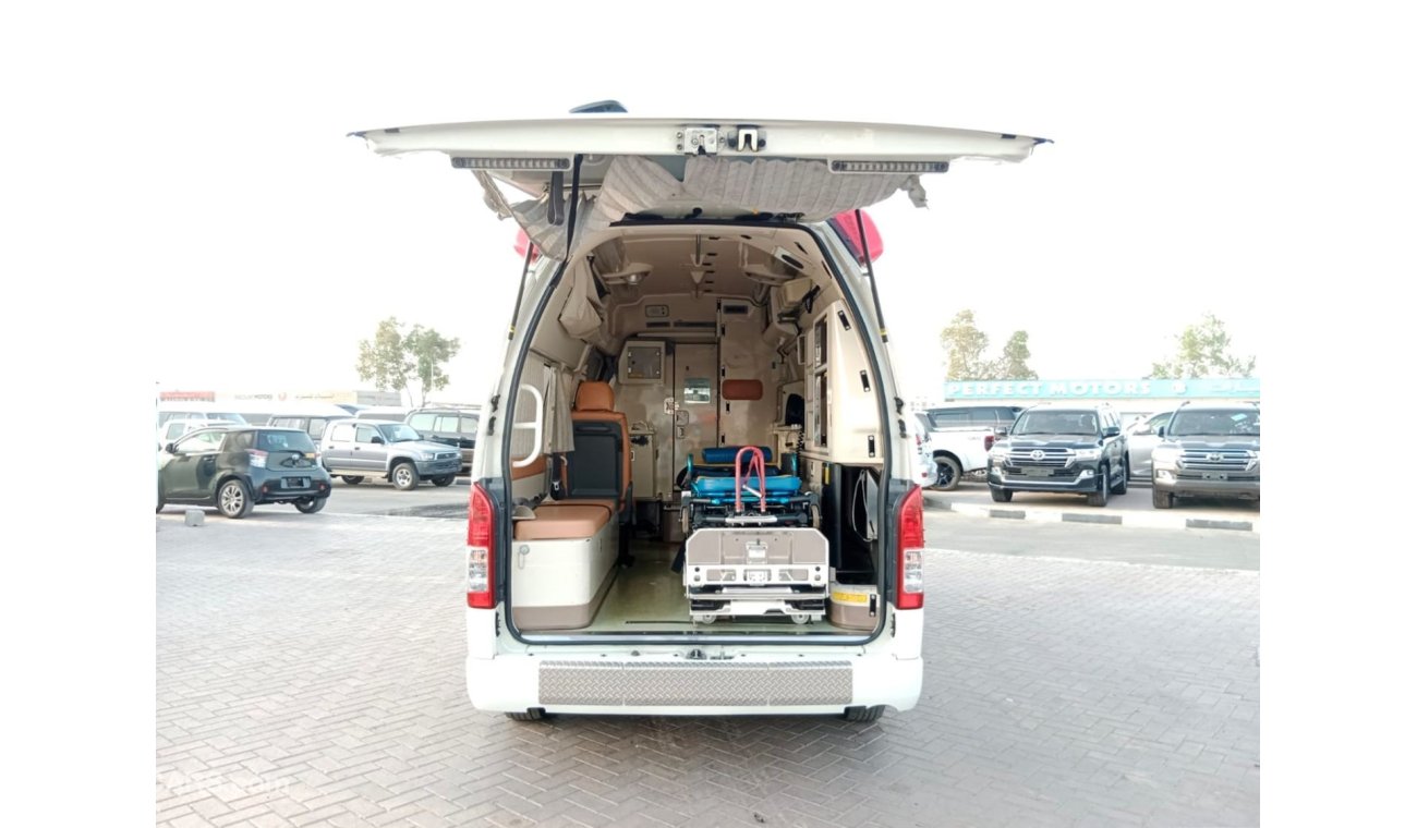 تويوتا هاياس TOYOTA HIACE AMBULANCE RIGHT HAND DRIVE (PM1566)