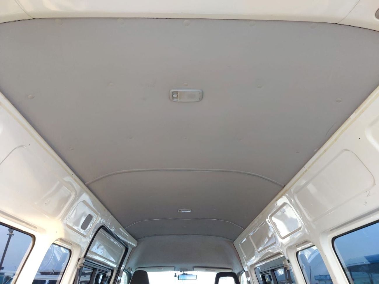 Toyota Hiace TOYOTA HIACE VAN RHD 2015 MODEL 3.0 L DIESEL AUTOMATIC(PM015396)