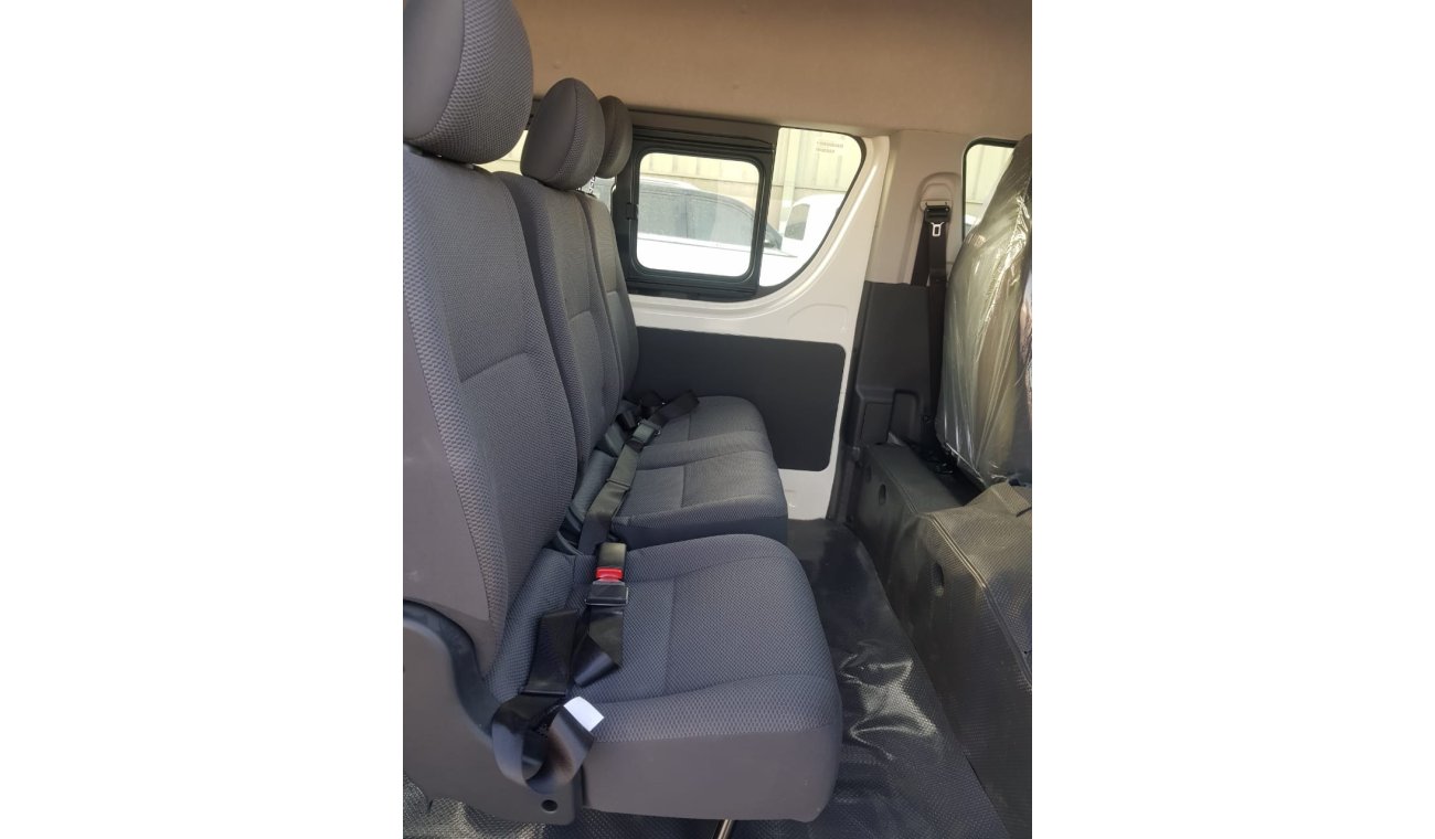 Toyota Hiace 15 seats