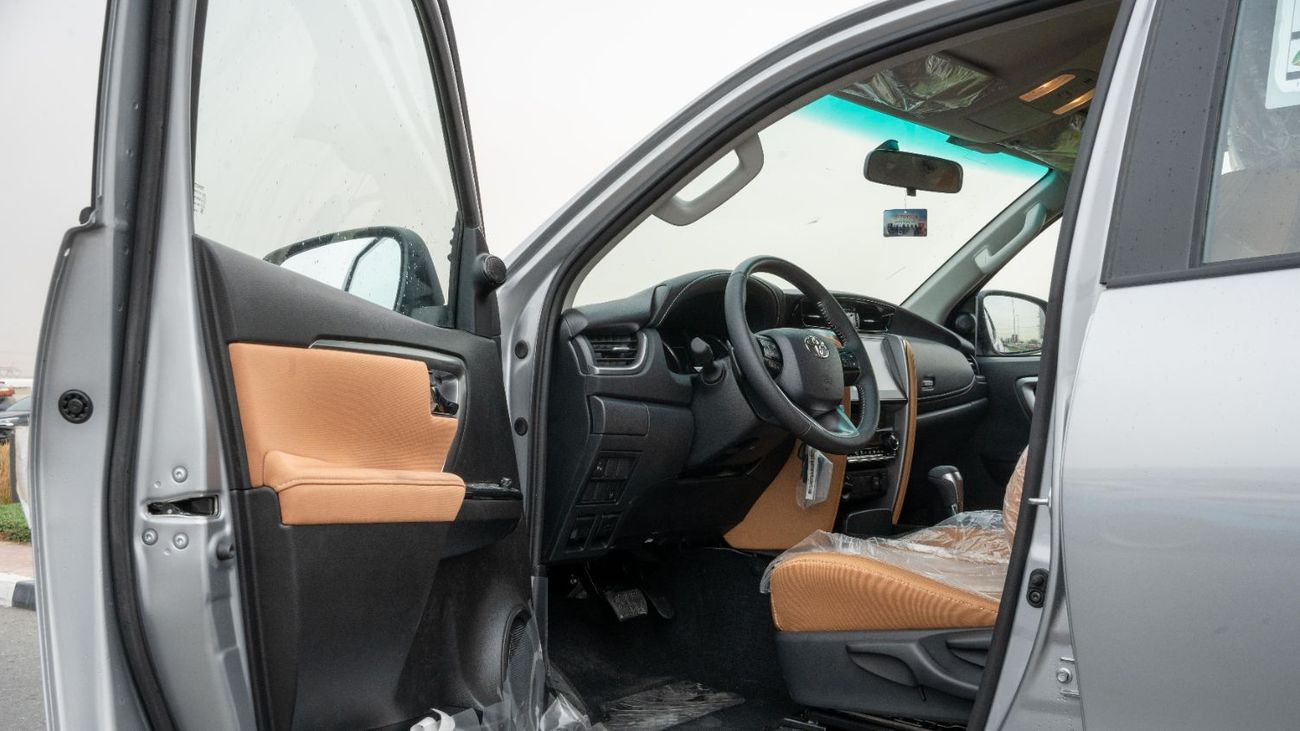 تويوتا فورتونر 2026 Toyota Fortuner VX 4.0L AT petrol (Silver-Tan)