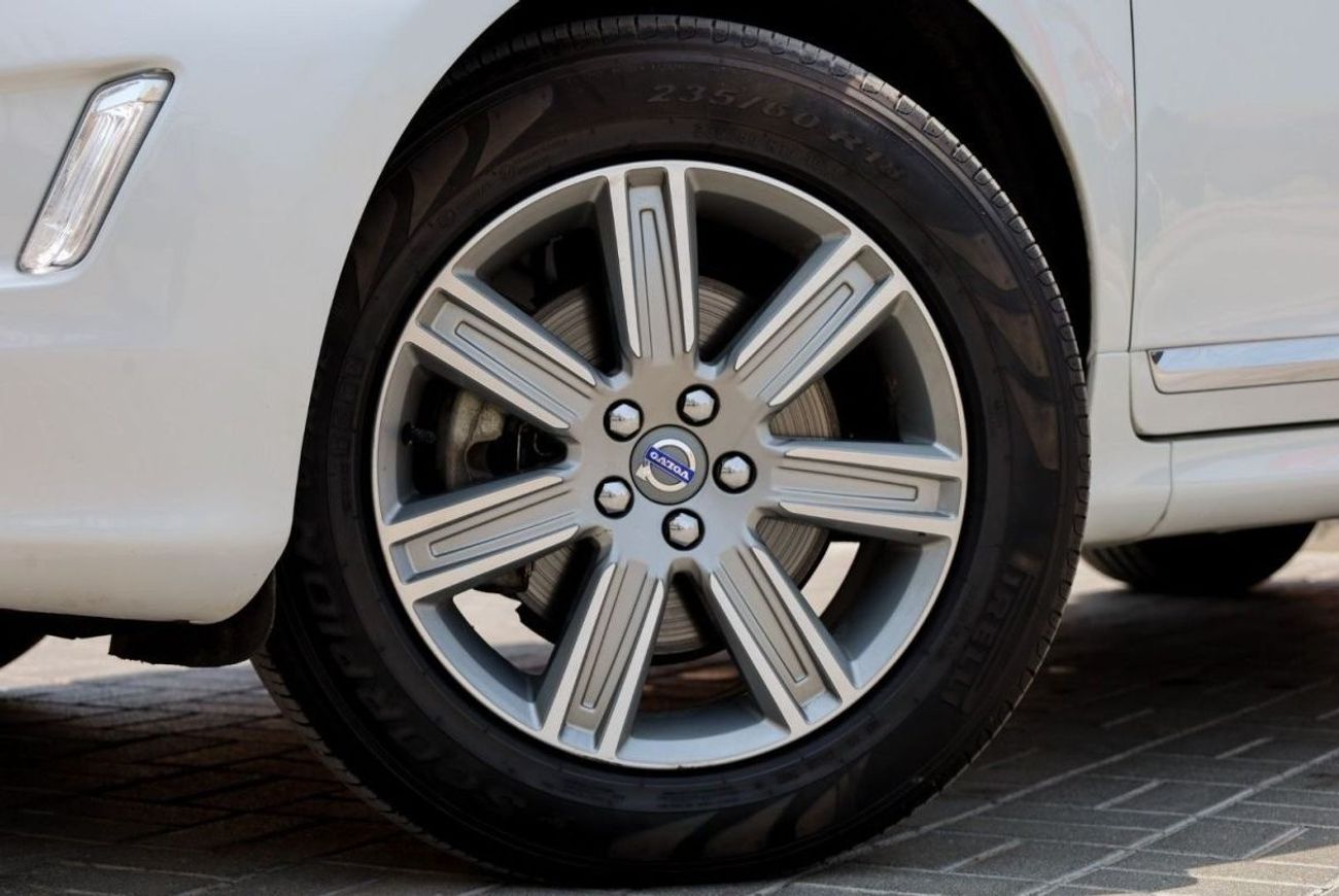 فولفو XC 60 Volvo XC60 2016 GCC under Warranty with Flexible Down-Payment.