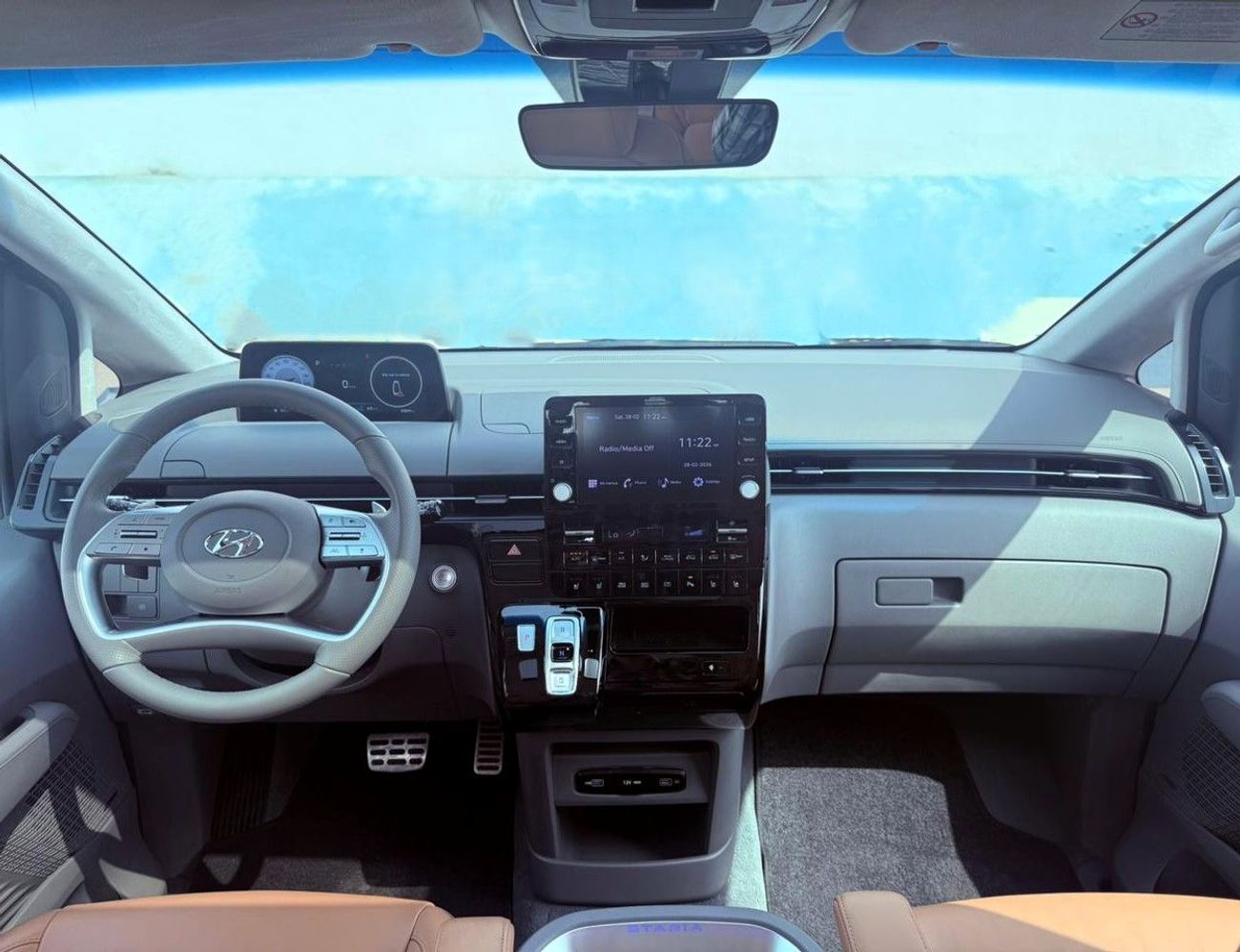 Hyundai Staria Luxury 3.5L HYUNDAI STARIA LUXURY | GCC SPECS | YEAR: 2024 | KMS: 35,800 | 5-YEARS WARRANTY | 5-YEAR