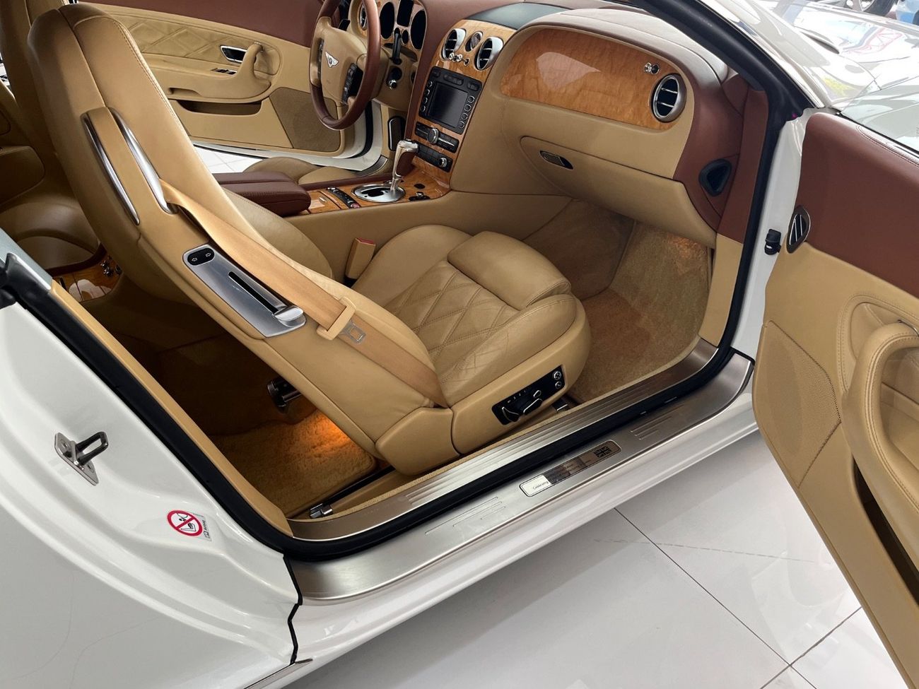 بنتلي كونتيننتال جي تي