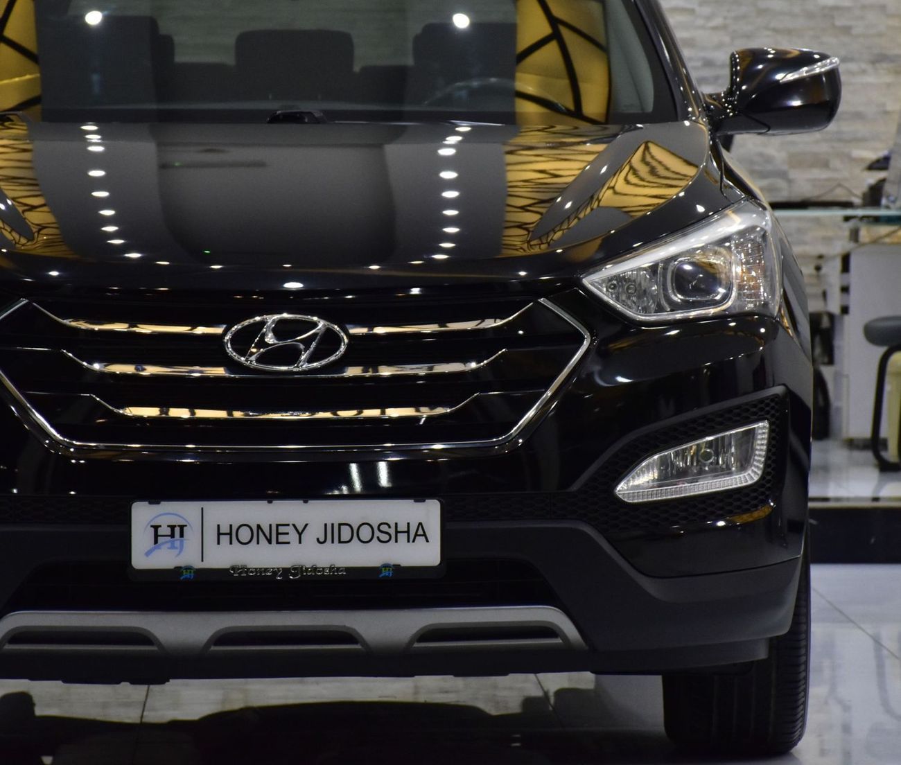 Hyundai Santa Fe EXCELLENT DEAL for our Hyundai SantaFe 4WD 3.3L ( 2014 Model ) in Black Color GCC Specs