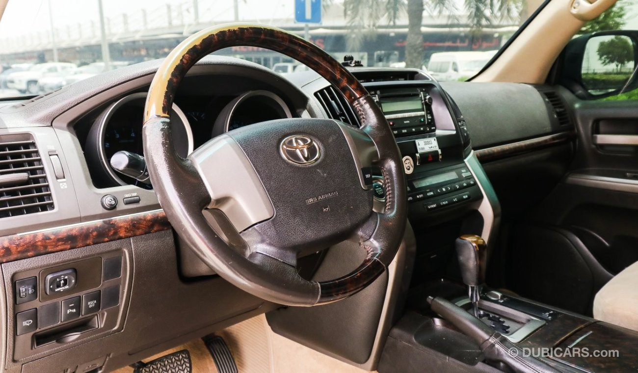 Toyota Land Cruiser VXR v8