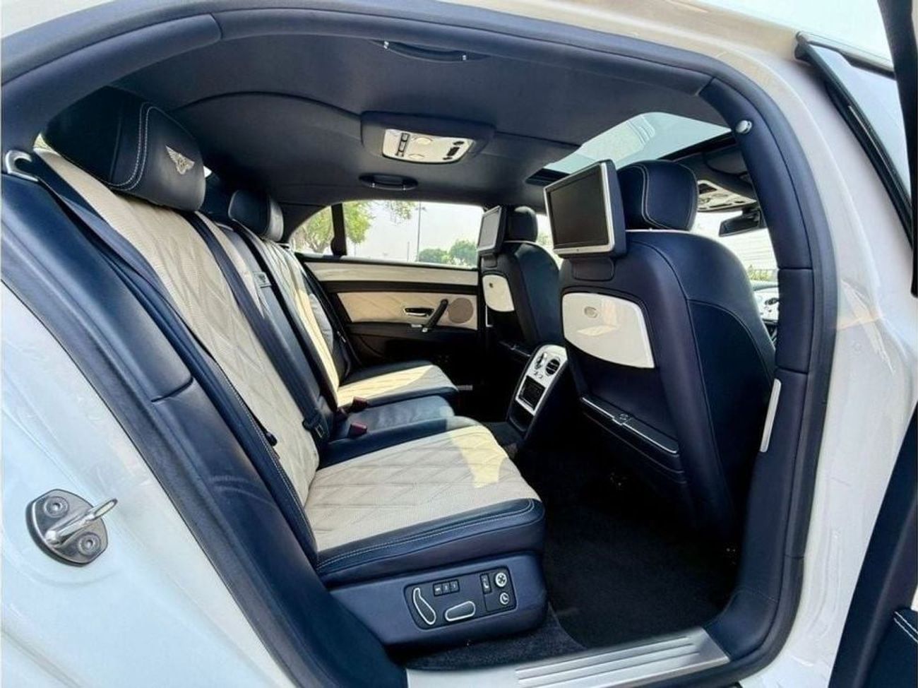 Bentley Continental Flying Spur BENTLEY CONTINENTAL FLYINGSPUR W12 ELEMENT EDITION |GCC SPECS |2016| FULL SERVICE HISTORY BY AGENCY