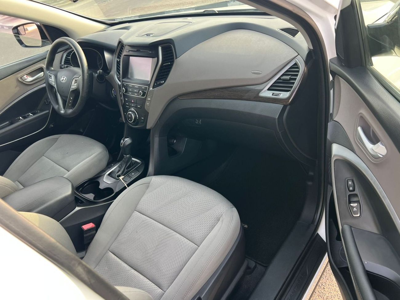 هيونداي سانتا في 2018 Hyundai Santa Fe Sport 2.4L - V4 - REAR CAM - BIG SCREEN - PUSH START - AUTO TRUNK -