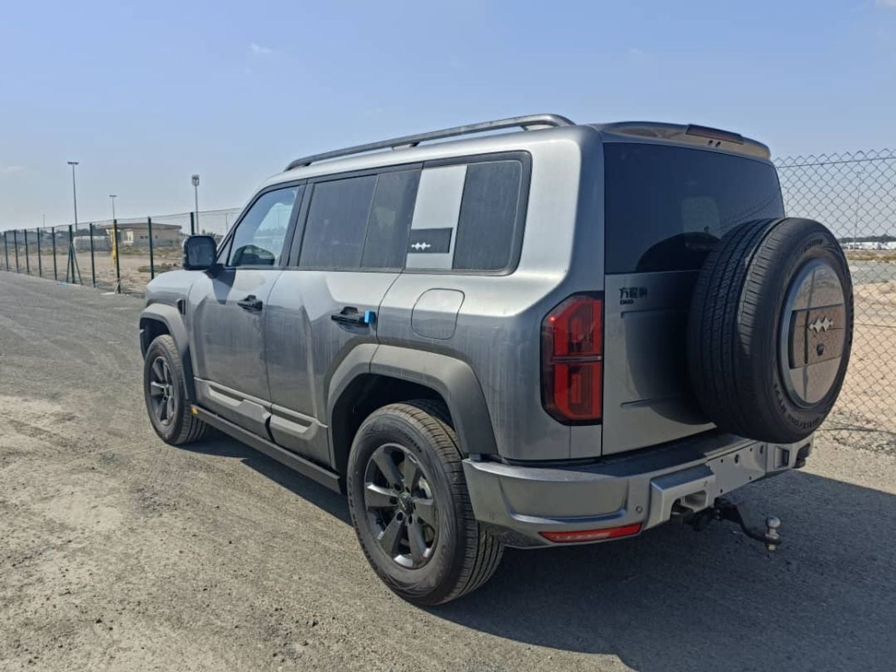 BYD Leopard 5 grey-brown Long-Range Battery