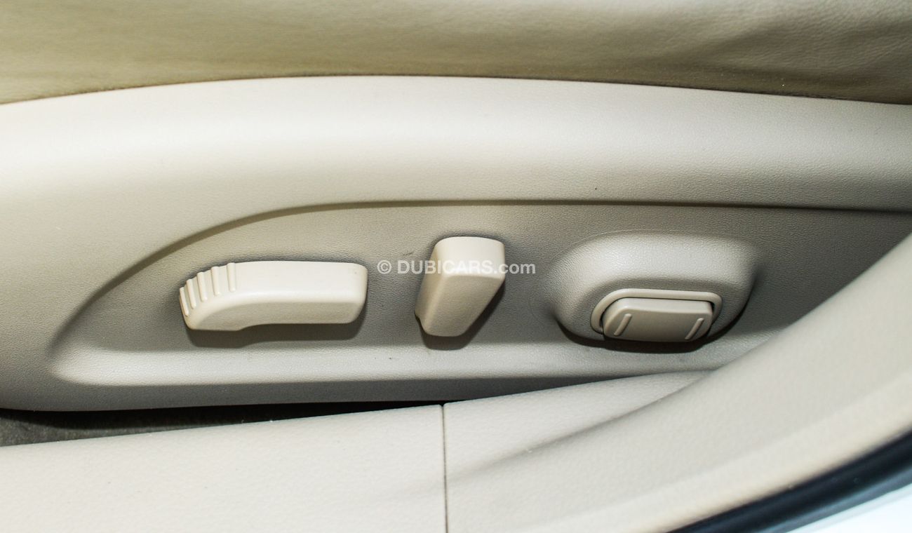 Nissan Altima White color inside Big Ward No.1 fingerprint slot, leather alloy wheels, camera screen control senso