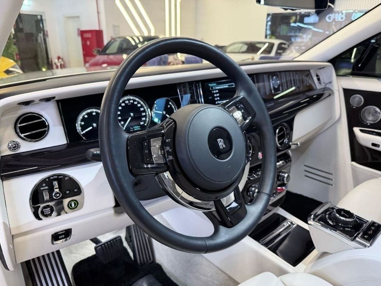 رولز رويس فانتوم EWB 6.8L 2022 Rolls-Royce Phantom EWB-Mint Condition-Warranty and Service contracts available