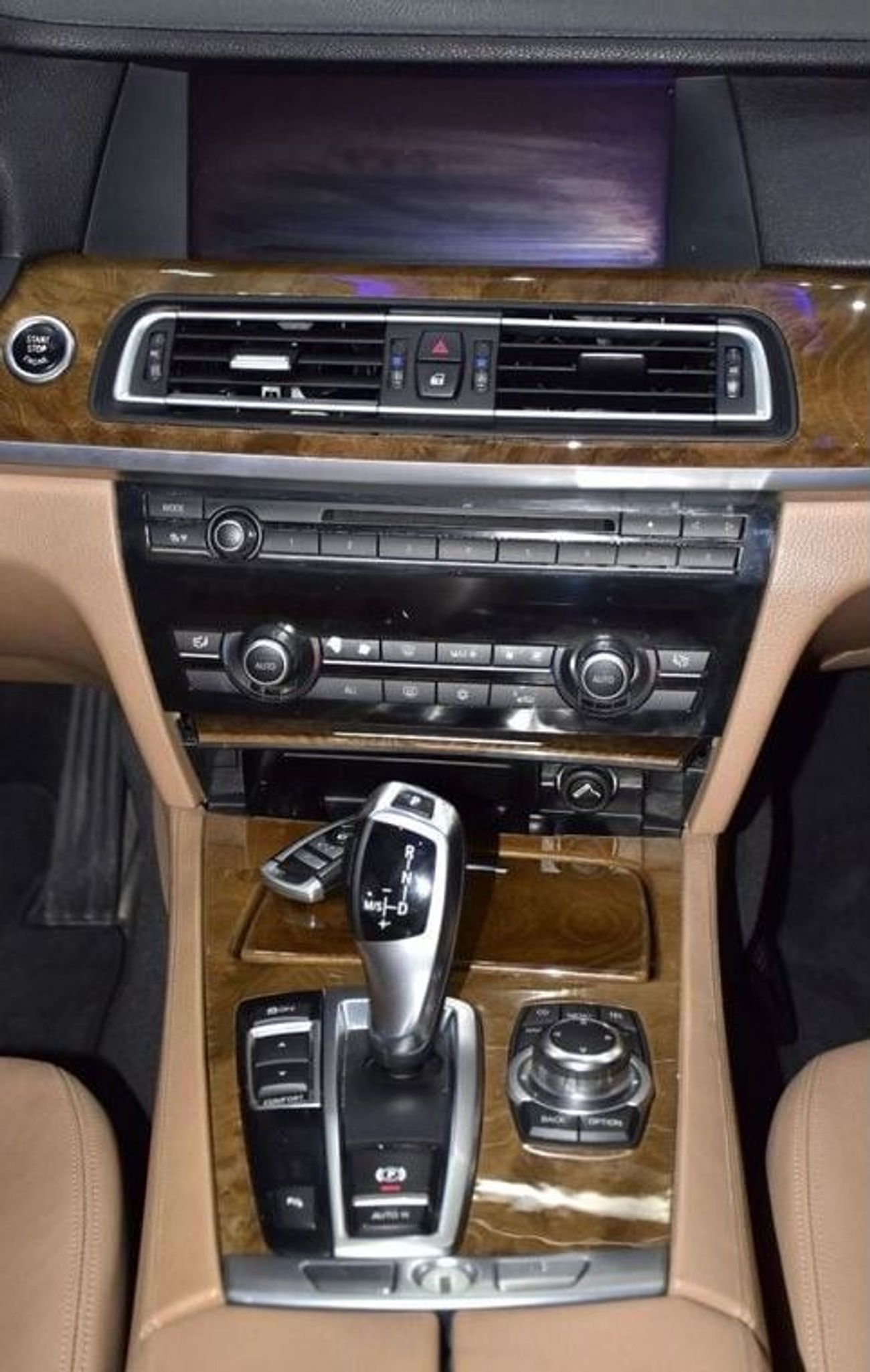 بي أم دبليو 730Li EXCELLENT DEAL for our BMW 730Li ( 2012 Model ) in Black Color GCC Specs