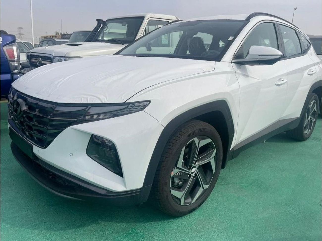 هيونداي توسون 2.0 WITH  BUSH STRAT .19 ALLOW WHEELS .SCREEN. CAMERA. DIGITAL KM .ELECTRIC BAG