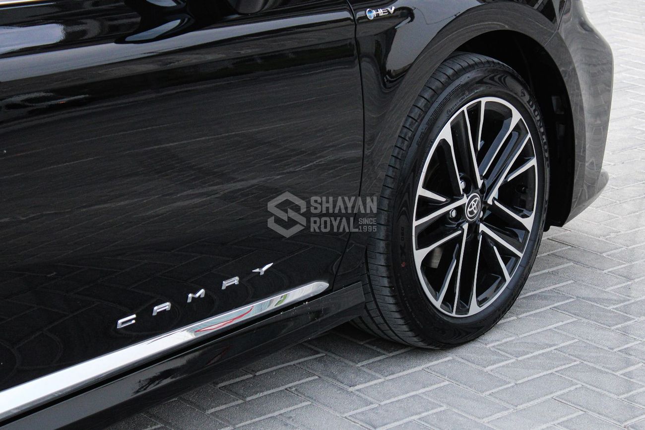 Toyota Camry LHD LE 2.5L HEV FWD AT WITH PANORAMIC SUNROOF 25MY