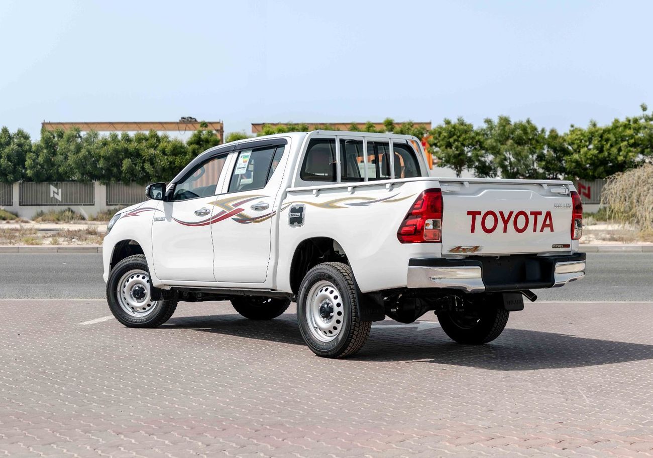 تويوتا هيلوكس 2.4L - Platinum White Pearl Inside Maroon | Export Only