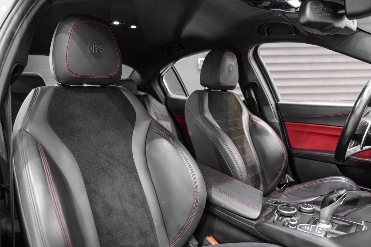 Alfa Romeo Giulia QUADRIFOGLIO 2018 Alfa Romeo Giulia Quadrifoglio, Carbon Trim, Harman/Kardon Audio, Sport Package, GCC Specs!!