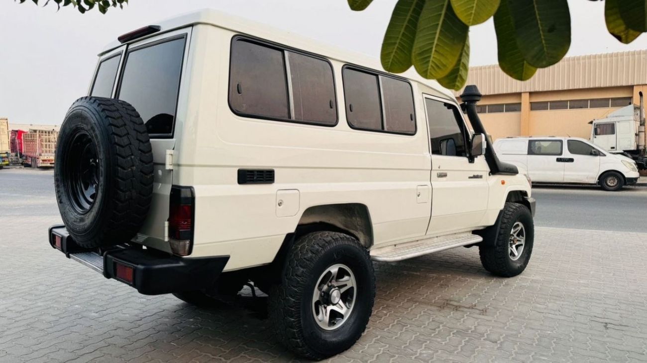 تويوتا لاند كروزر 70 -