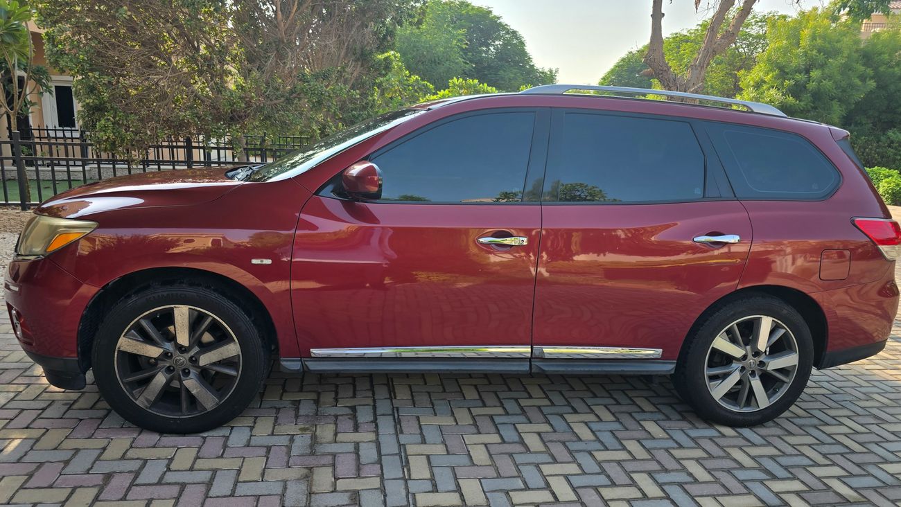 Nissan Pathfinder SV 3.5L (260 HP) 4WD