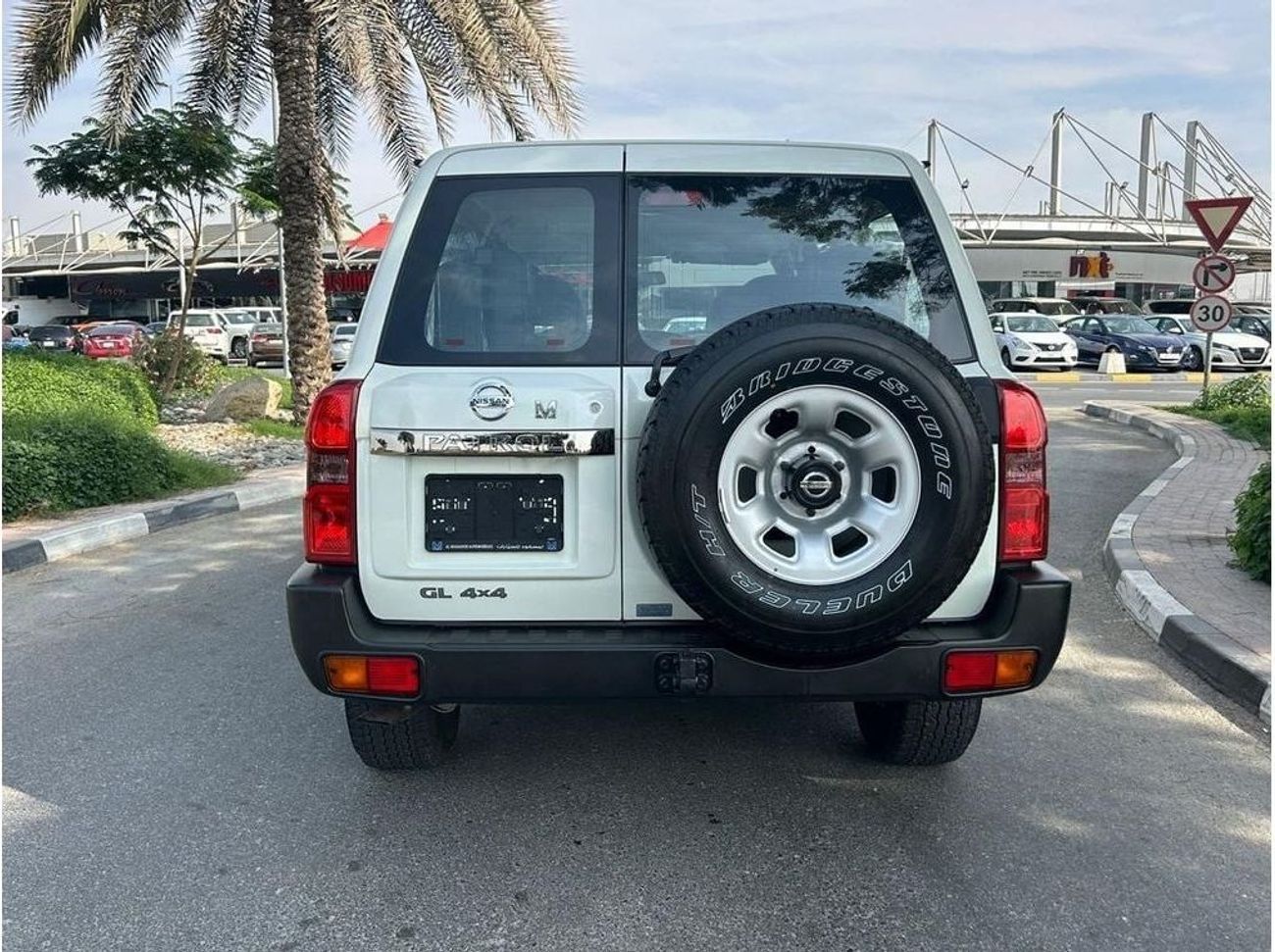 Nissan Patrol Safari Safari 4.8L A/T GL 2023 GCC LOW MILEAGE SINGLE OWNER IN MINT CONDITION