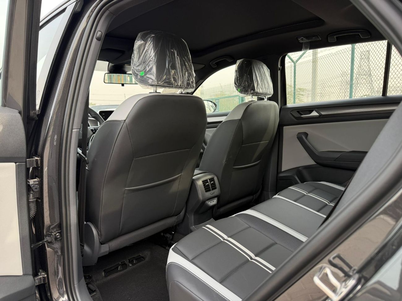 فولكس واجن T ROC 300 TSI 1.5L Turbo Petrol 2025 Export Price @ 73,000 AED