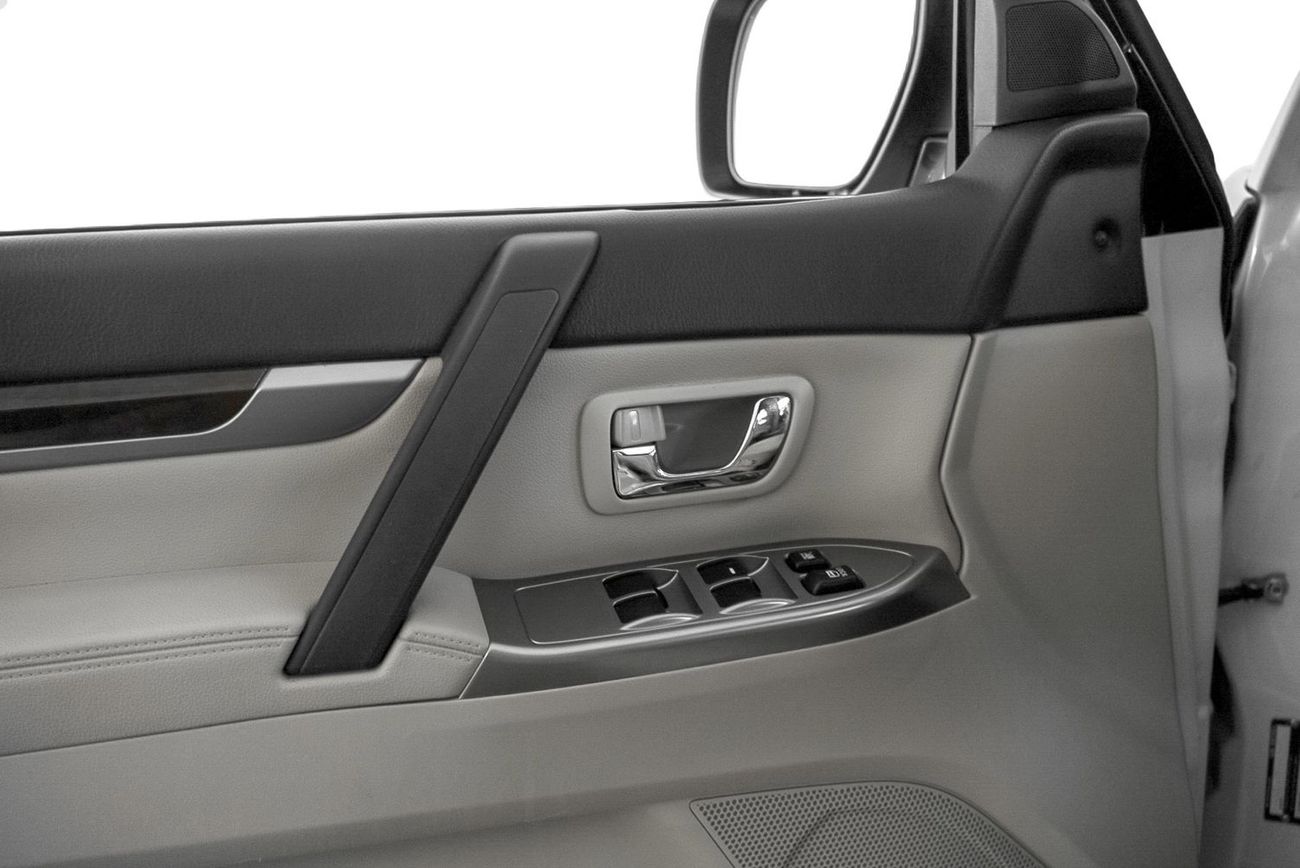 Mitsubishi Pajero GLS Base 3.5L (5 Seater)