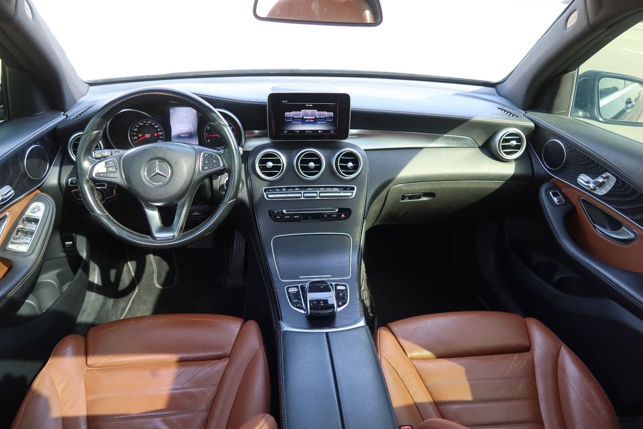 مرسيدس بنز GLC 250 4MATIC 2.0L