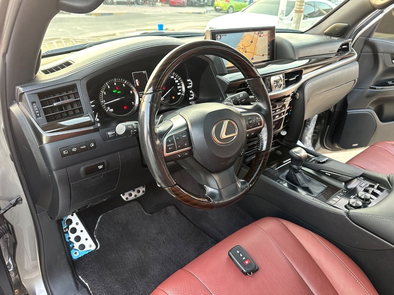 لكزس LX 570 PLATINUM SIGNATURE