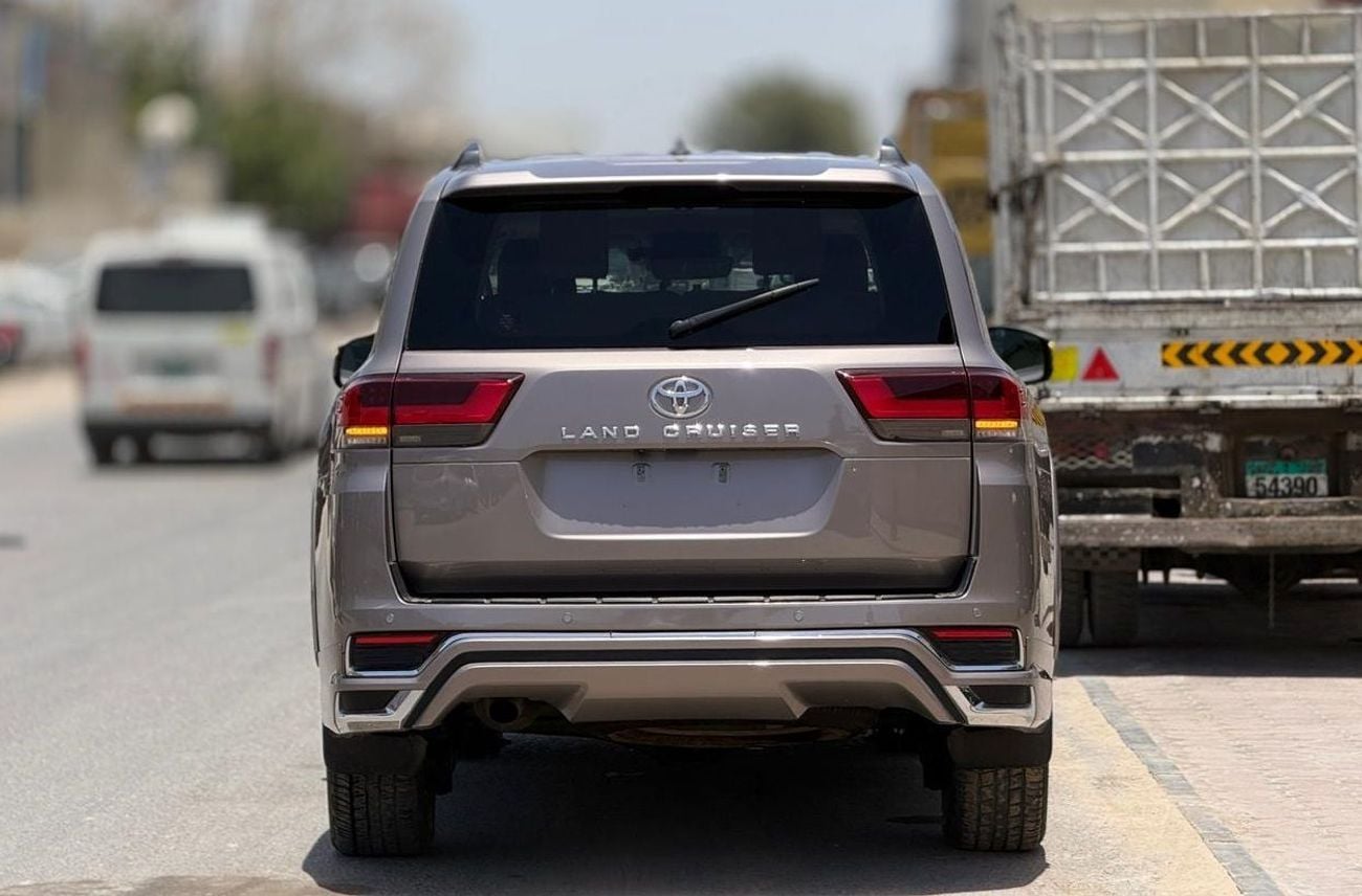 Toyota Land Cruiser EXR Toyota land cruiser LC300, year 2022, right hand drive, diesel 3.3L only foe export availab
