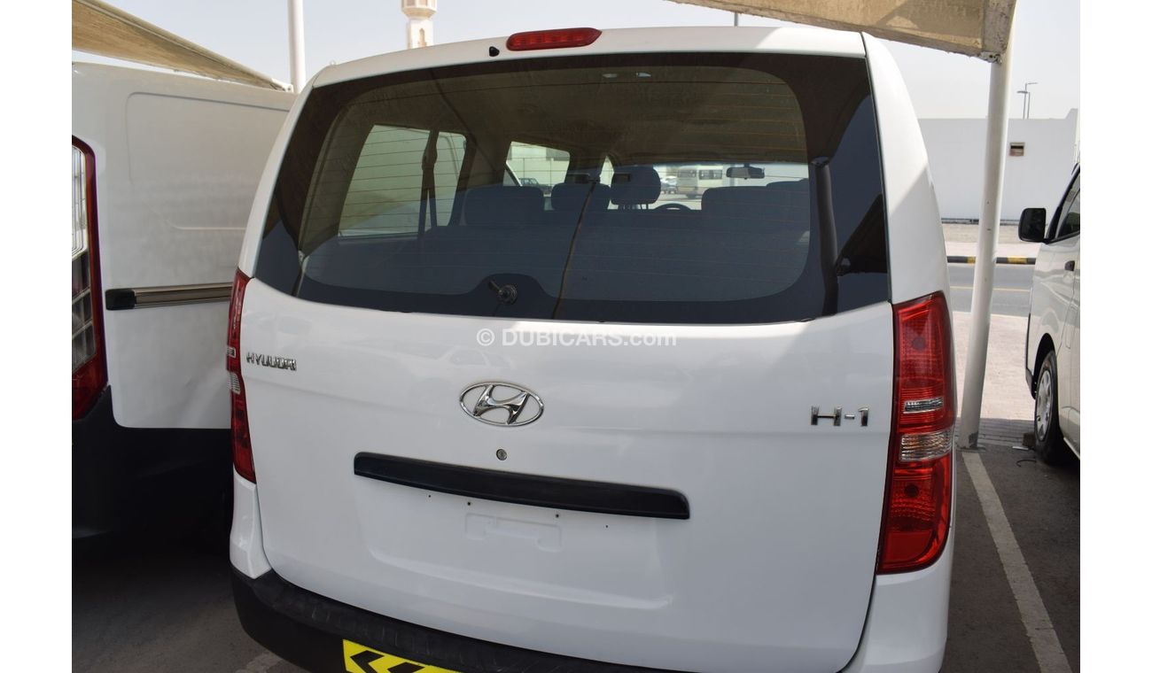 Hyundai H-1 Std Hyundai H-1 van 9 seater , model:2015. Excellent condition
