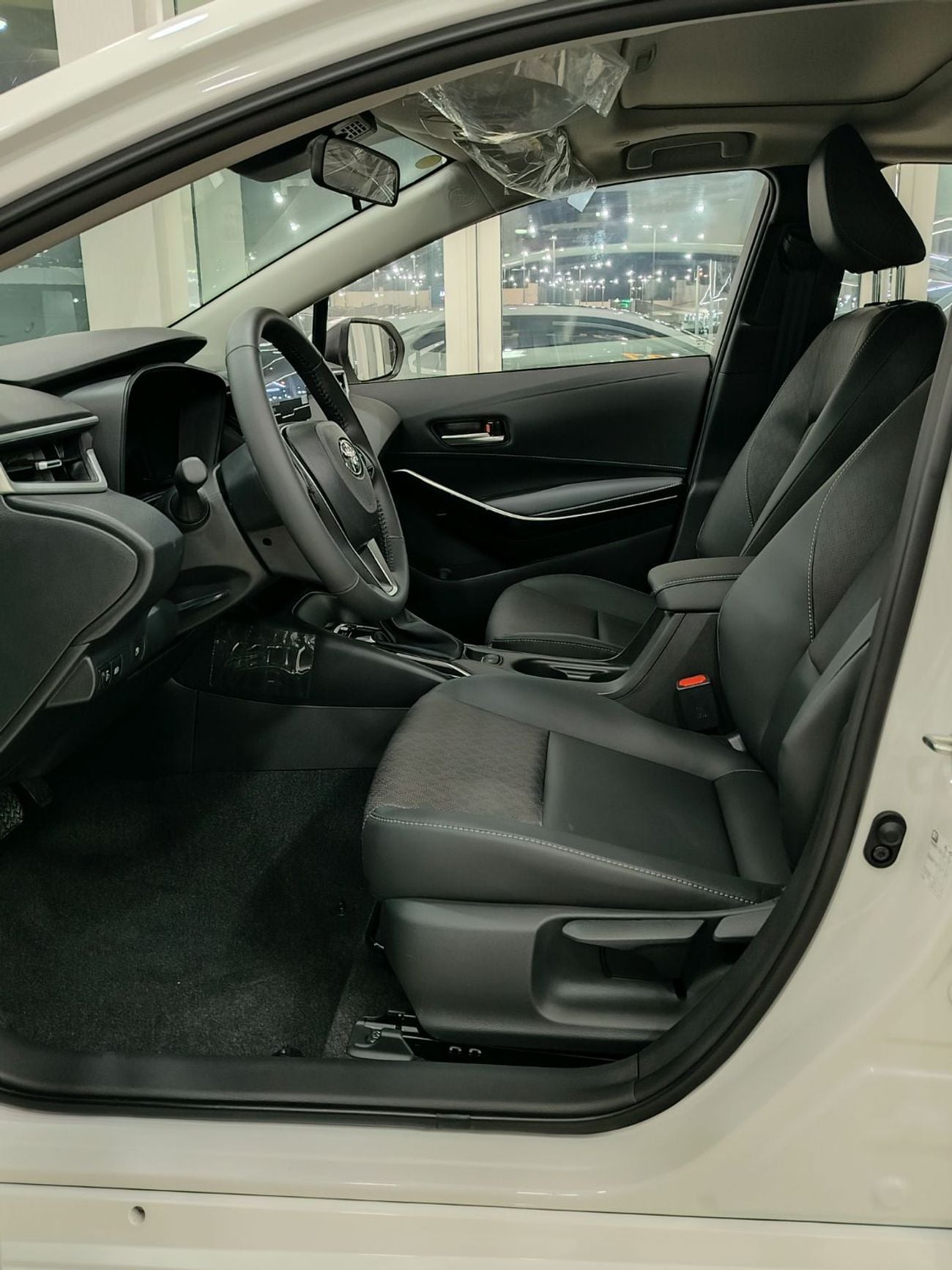 تويوتا كورولا GLI Moonroof Hybrid 1.8L