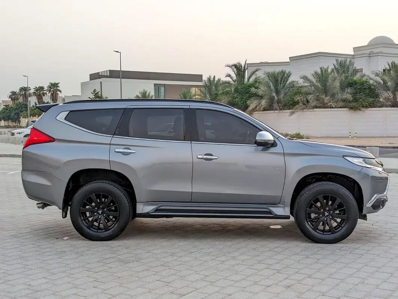 Mitsubishi Montero Sport GLS 4WD FULL OPTION GCC ACCIDENT FREE IN EXCELLENT CONDITION