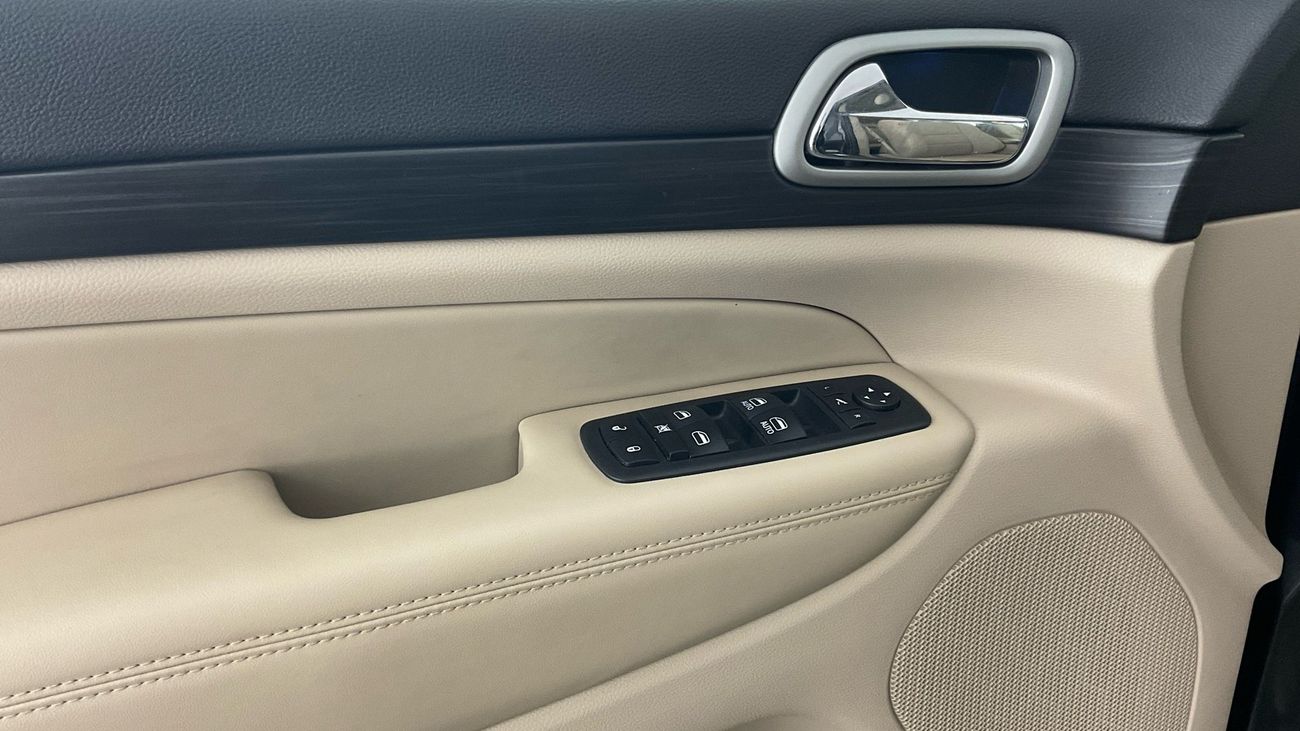 جيب جراند شيروكي Laredo | upto AED 20,000 Ramadan Discount | شامل الضمان | 0 ﺪﻔﻋﺓ ﺃﻮﻟﻯ