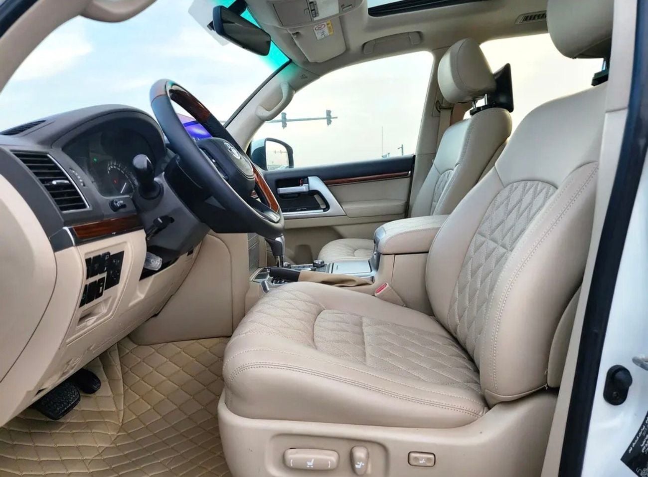 Toyota Land Cruiser GXR 2018 MODEL FACELIFT TO 2024 SHAPE EXTERIOR AND INTERIOR BOTH FULL OPTION