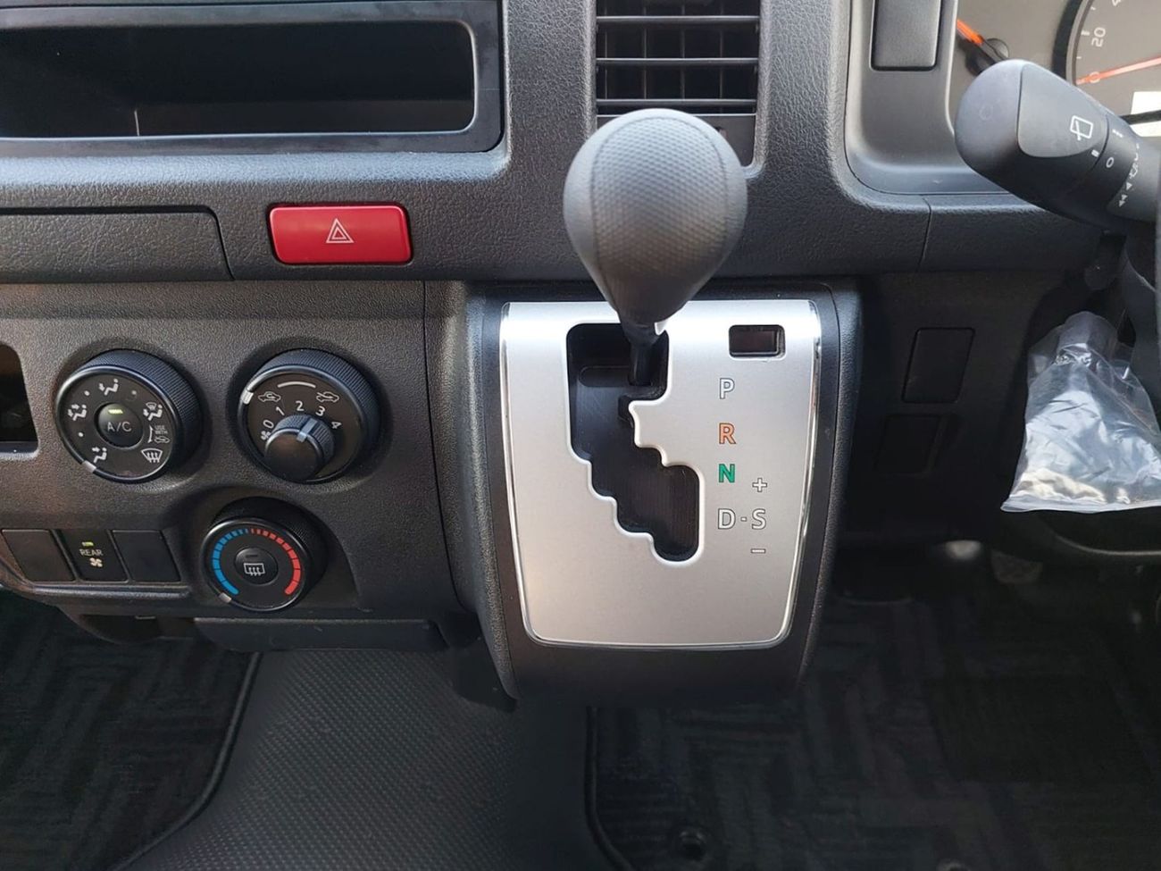 Toyota Hiace TOYOTA HIACE VAN RHD 2017 MODEL 2.7 L PETROL AUTOMATIC(PM27593)