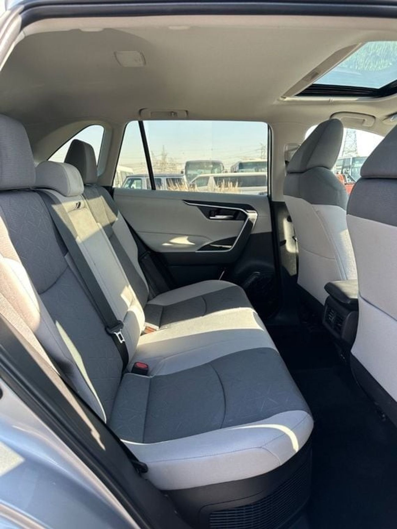 Toyota RAV4 Hybrid XLE 2.5L full option