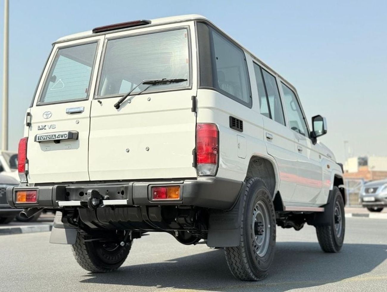 Toyota Land Cruiser EXPORT ONLY - LC 76 basic automatic 4.0