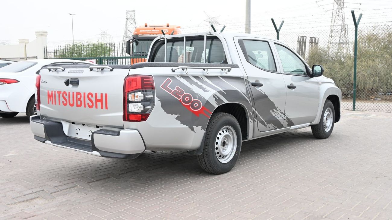 Mitsubishi L200 MITSUBISHI L-200 2.5L DIESEL DCAB 2WD GL 5/MT WHITE (with Touch Screen, Rear View Camera & Bedliner)