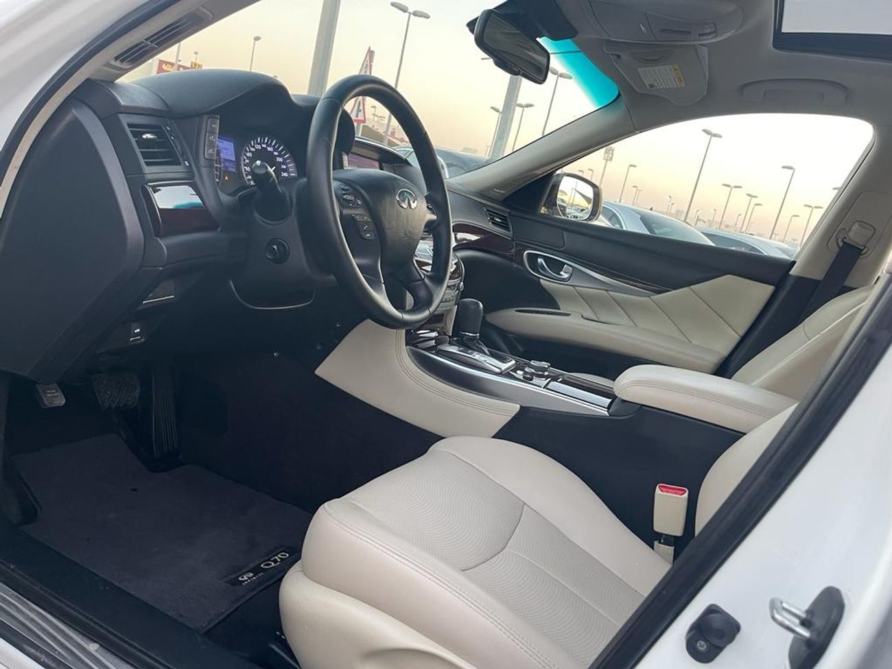 Infiniti Q70 Luxury Infiniti Q70_Gcc_2017_Excellent_Condition _Full option